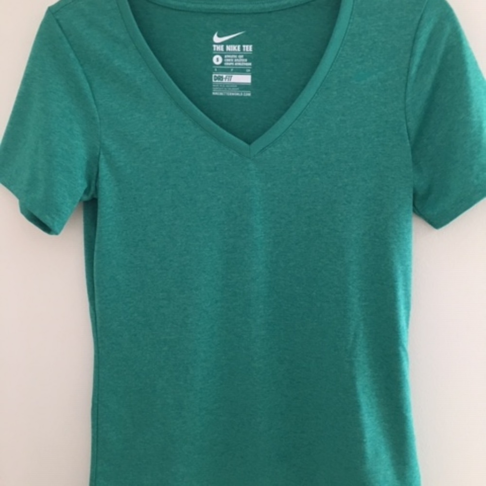 Nike Women's Dry-Fit Athletic Cut V Neck Tee Small